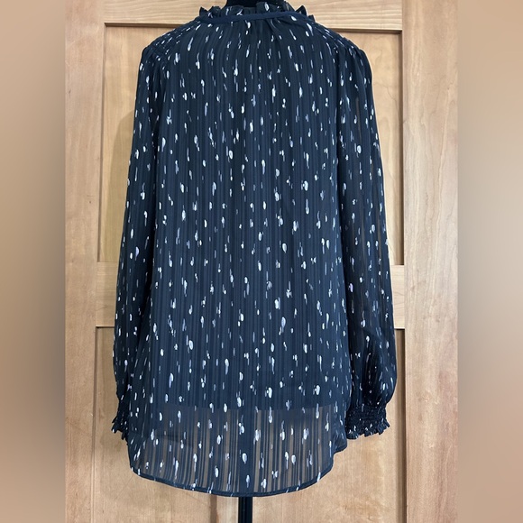 Simply Vera Black and White Blouse - Picture 2 of 9